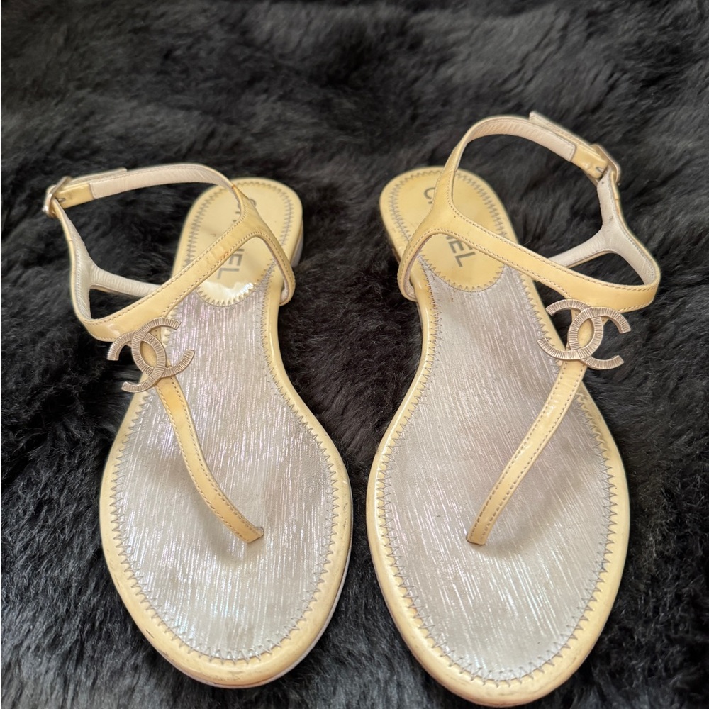 Chanel Vintage Yellow Patent Metal CC logo flat shoes sandals